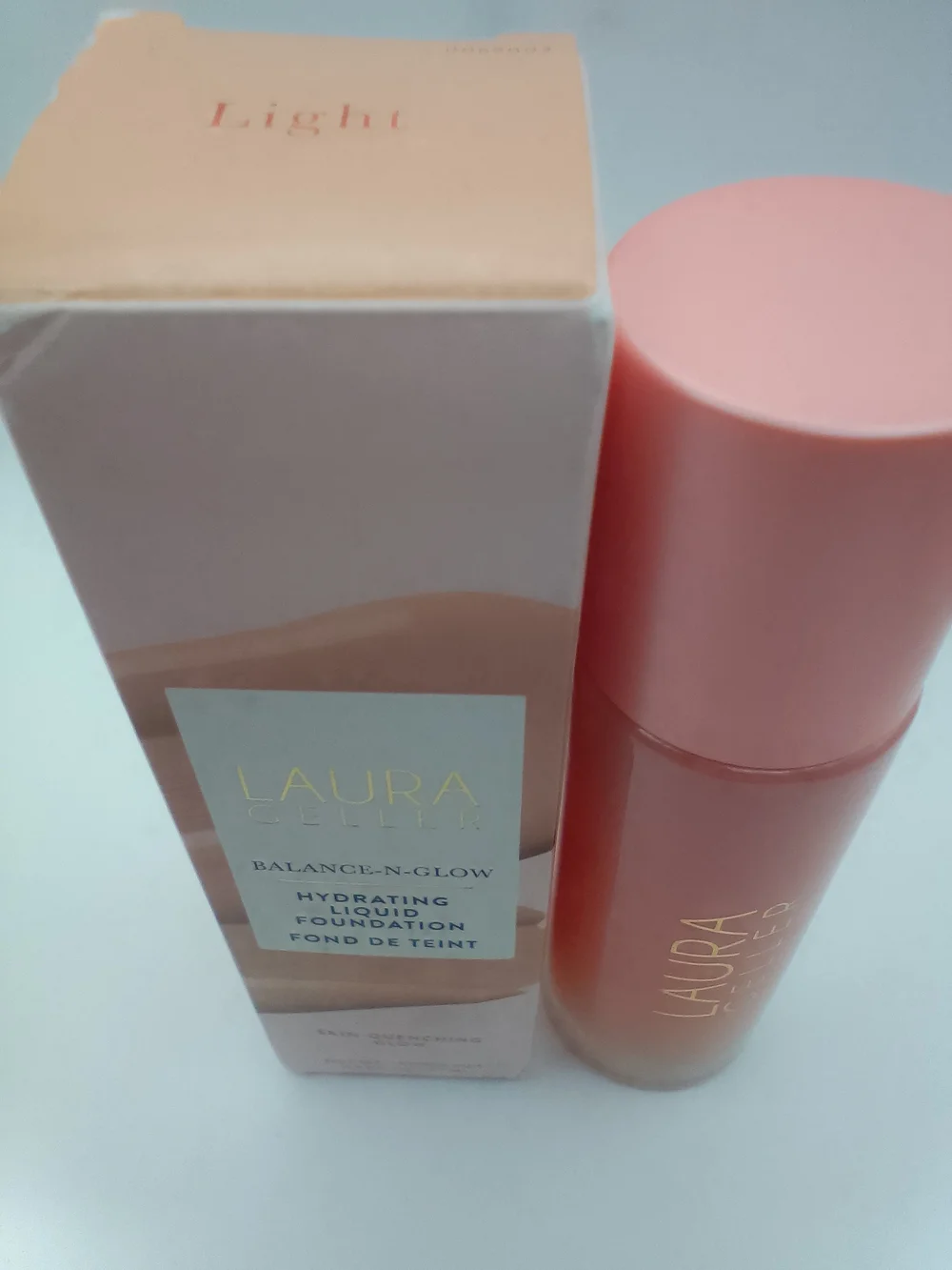 Laura Geller Balance-N-Glow Hydrating Liquid Foundation- Light